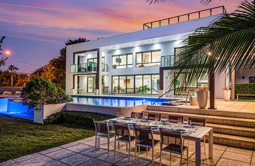 Harbor Beach Villa | 641 m² Villa ∙ 6 bedrooms ∙ 16 guests