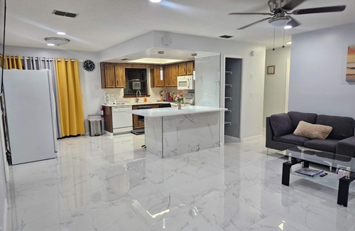 Orlando House | 7.3miles to Airport + 20miles to Disney + 8.2miles to DT!