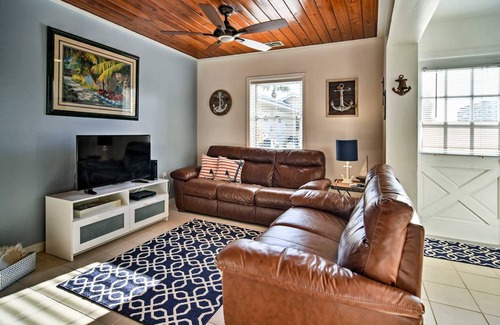 Indian Shores Cottage | 71 m² Cabin ∙ 2 bedrooms ∙ 4 guests