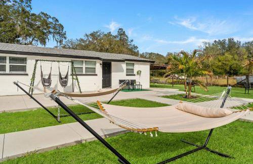 Plant City House | 74 m² House ∙ 2 bedrooms ∙ 4 guests