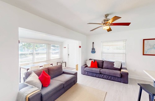 Edgewood House | 76 m² House ∙ 2 bedrooms ∙ 4 guests
