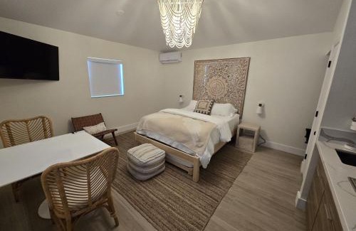 Fort Pierce Shores Hotel | #8 Queen Size Bedroom Near the Beach Pet Friendly