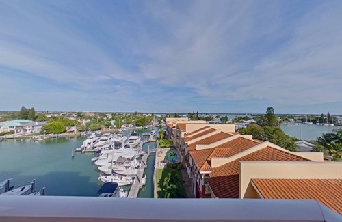 Madeira Beach Condo | 80 m² Condo ∙ 3 bedrooms ∙ 8 guests