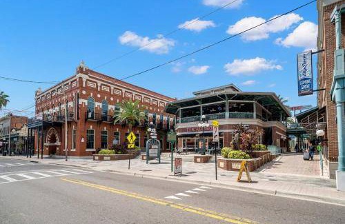 Historic Ybor House | 84 m² House ∙ 2 bedrooms ∙ 8 guests