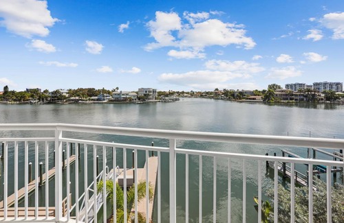 Treasure Island Condo | 87 m² Condo ∙ 2 bedrooms ∙ 6 guests
