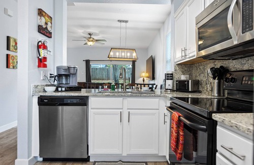 Regal Palms House | 9 Mi to Disney: Davenport Townhome w/Pool Access!