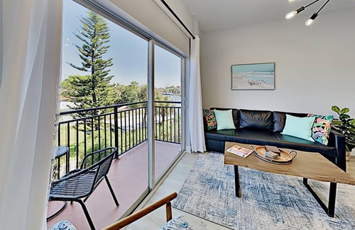 Madeira Beach Condo | 95 m² Condo ∙ 2 bedrooms ∙ 6 guests