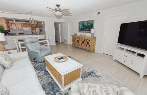Walton County Condo | 95 m² Condo ∙ 2 bedrooms ∙ 6 guests