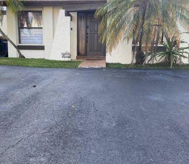 Kendale Lakes House | 95 m² House ∙ 2 bedrooms ∙ 4 guests