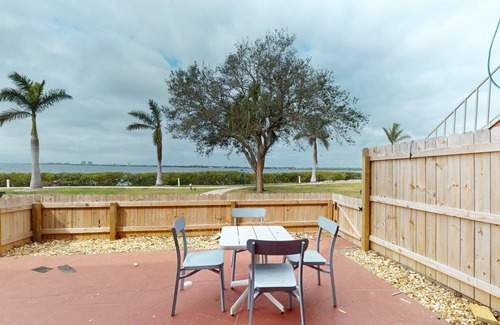 River Pointe Apartment | 96 m² Apartment ∙ 2 bedrooms ∙ 4 guests