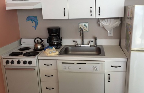 Marco Island Condo | A VIEW OF THE GULF WITH A ROOM. 5 star reviews. 3 beds, sleeps 4. Top Floor
