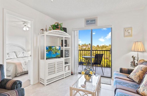 South Island Apartment | Admiral's Bay 153, 2 Bedrooms, Heated Pool, BBQ, Tennis, Elevator, Sleeps 4