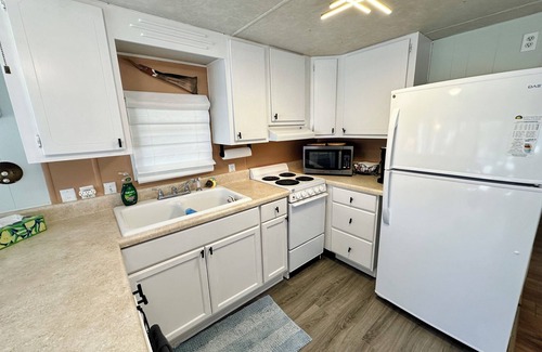Hutchinson Island South House | Adorable 1 Bedroom 1 Bath Beach Bungalow just steps from the ocean! Fully equipped open kitchen.