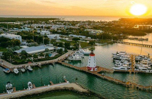 Marathon House | Adventure Awaits! Four Comfy Units Near Beaches, Pool and Attractions