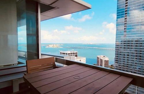 Town Square Apartment | AKA Brickell Condo Free Parking by Palermo Home Miami