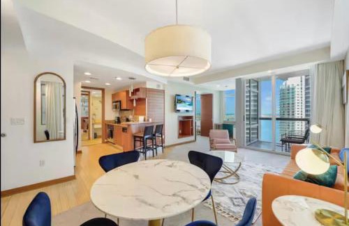 Town Square Apartment | AKA Brickell Condo Free Parking by Palermo Home Miami