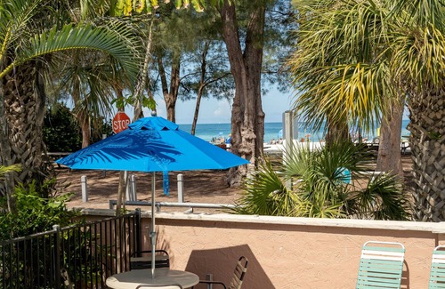 Holmes Beach Condo | Alamanda Villas 3 Beach Side Condo With Heated Pool