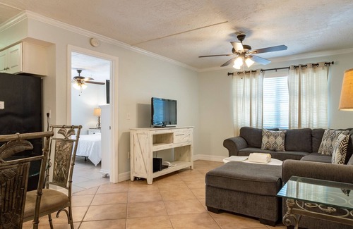 Holmes Beach Condo | Alamanda Villas 4 Beach Side Condo With Heated Pool