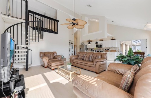 Fort Myers House | Amazing Home for the family, Pet-Friendly, Kayaks! Book Today! Villa Delightful-Roelens Vacations