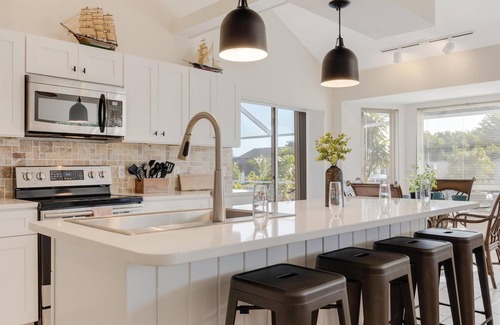 Fort Myers House | Amazing Home for the family, Pet-Friendly, Kayaks! Book Today! Villa Delightful-Roelens Vacations