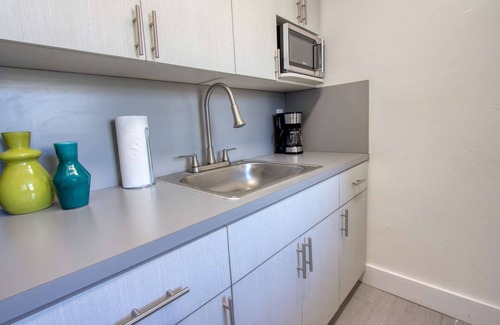 Midtown Condo | Amazing Renovated One Bedroom w/Free Parking and Pool with Balcony