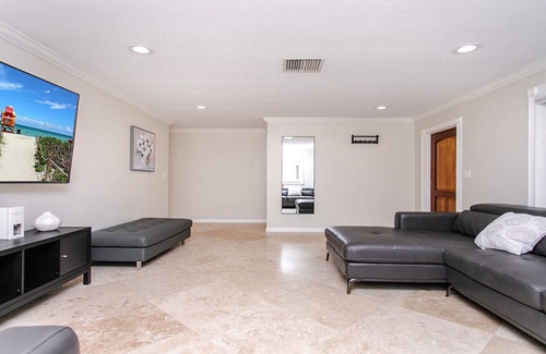South Lake Villa | Amazing Villa Heated Pool near Hollywood Beach