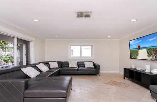 South Lake Villa | Amazing Villa Heated Pool near Hollywood Beach