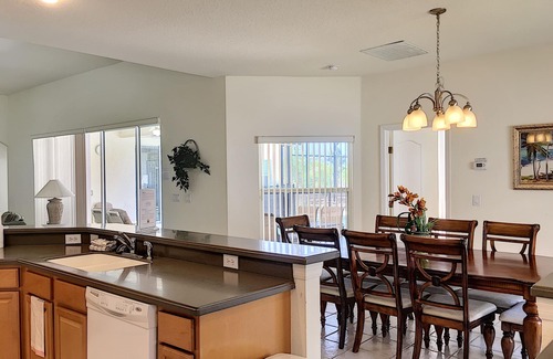 West Haven House | AMERICAN MANOR : Private Pool 24/7 Support During Your Stay