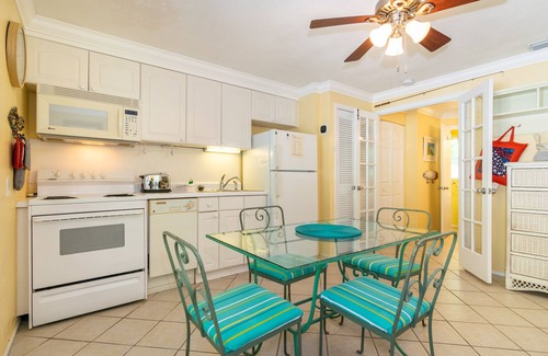 Holmes Beach House | Anna Cabana Bungalow 1 Cute And Cozy 1 Bedroom With Pool
