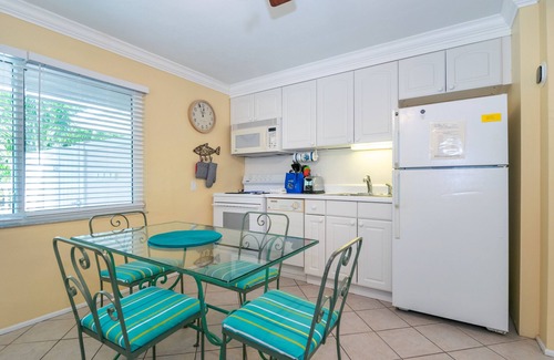 Holmes Beach House | Anna Cabana Bungalow 1 Cute And Cozy 1 Bedroom With Pool