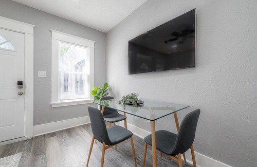 Old Seminole Heights Apartment | Apartment ∙ 1 bedroom ∙ 2 guests