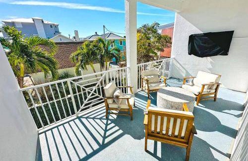 Pass-a-Grille Historic District Apartment | Apartment ∙ 8 bedrooms ∙ 18 guests