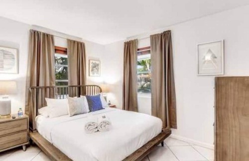 Singer Island Apartment | Apartment 1 block from beach and shops