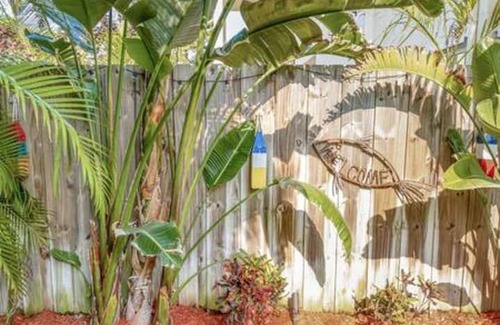 Singer Island Apartment | Apartment 1 block from beach and shops