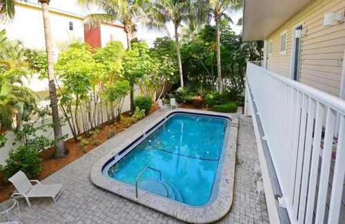 Ilexhurst Apartment | Apartments in Holmes Beach, FL, USA