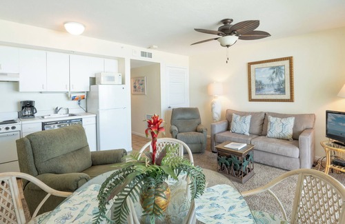Marco Island Condo | APOLLO 505 - Beach Front One Bedroom Condominium Reserve for Three Nights or Weekly!