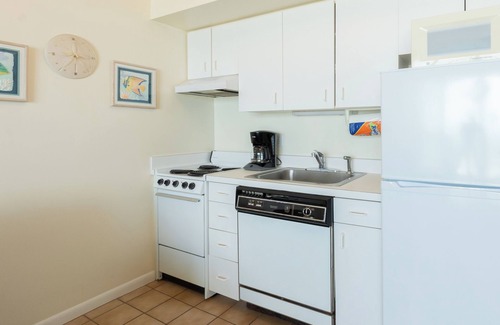 Marco Island Condo | APOLLO 505 - Beach Front One Bedroom Condominium Reserve for Three Nights or Weekly!