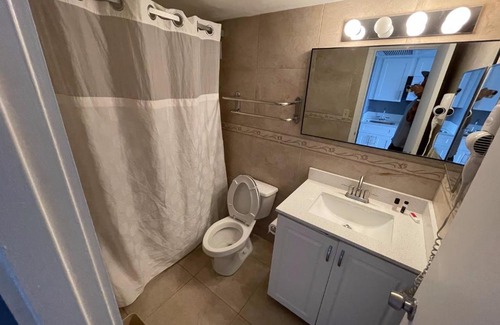 Sunny Isles Beach Apartment | Areia Azul Aparts Miami - ART Room at Marco Polo Beach Resort