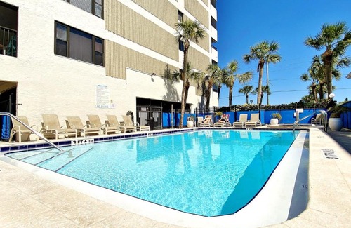 Madeira Beach Apartment | Arie Dam 402