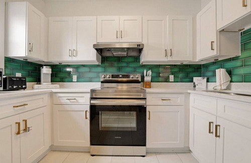 Coquina Gables Condo | *Auberge Chic*| Fleurs |Your Cozy Fall Retreat by the Sea!