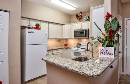 Clearwater Condo | AVALON - POOL VIEW IN A MODERN CONDO - Feel at Home and enjoy your stay