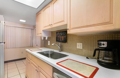 Madeira Beach Condo | Awesome Beach & Gulf Views - Madeira Norte #111
