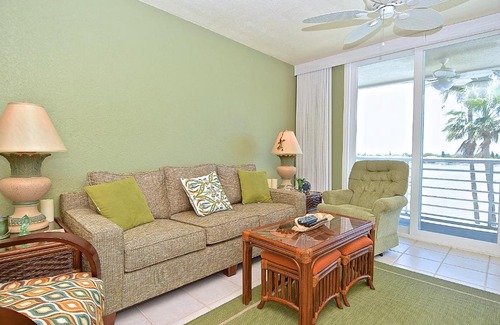 St. Petersburg Apartment | Bahia Vista 8-414, 2 Bedroom, Sleeps 4, 4th Floor, Heated Pool, Spa, Near Beach, WiFi