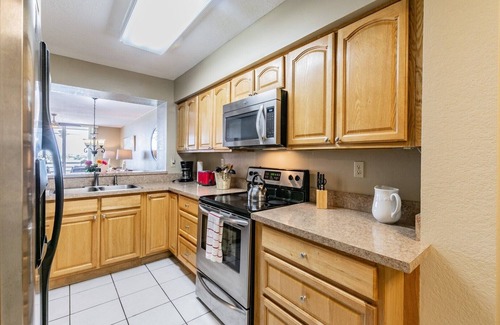 St. Petersburg Condo | Bahia Vista Your 'Island' Home Away from Home