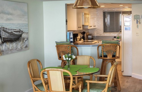 Sand Key Condo | BALCONY HEATED POOL SPA OCT 18-NOV 1nDEC 7-20 JAN3-17 APR4-18 &18-MAY2-16&16-30