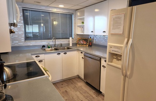 Sand Key Condo | BALCONY HEATED POOL SPA OCT 18-NOV 1nDEC 7-20 JAN3-17 APR4-18 &18-MAY2-16&16-30