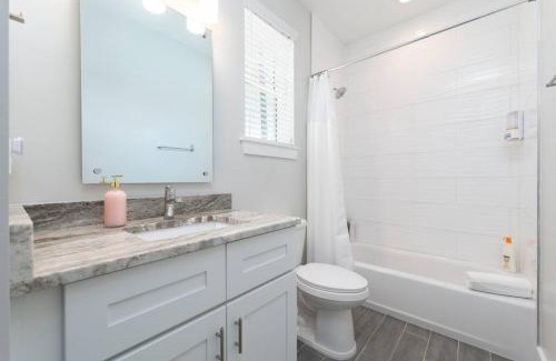 Jacksonville Beach Apartment | Be a Nomad - Newly renovated 4 blocks to beach