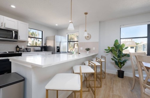 Jacksonville House | Be A Nomad | Steps to the ocean | pet friendly