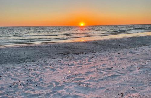 Holmes Beach Villa | Beach Breeze Hideaway Villa