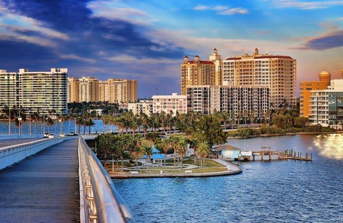 Siesta Key Hotel | Beach Club at Siesta Key Poolside D